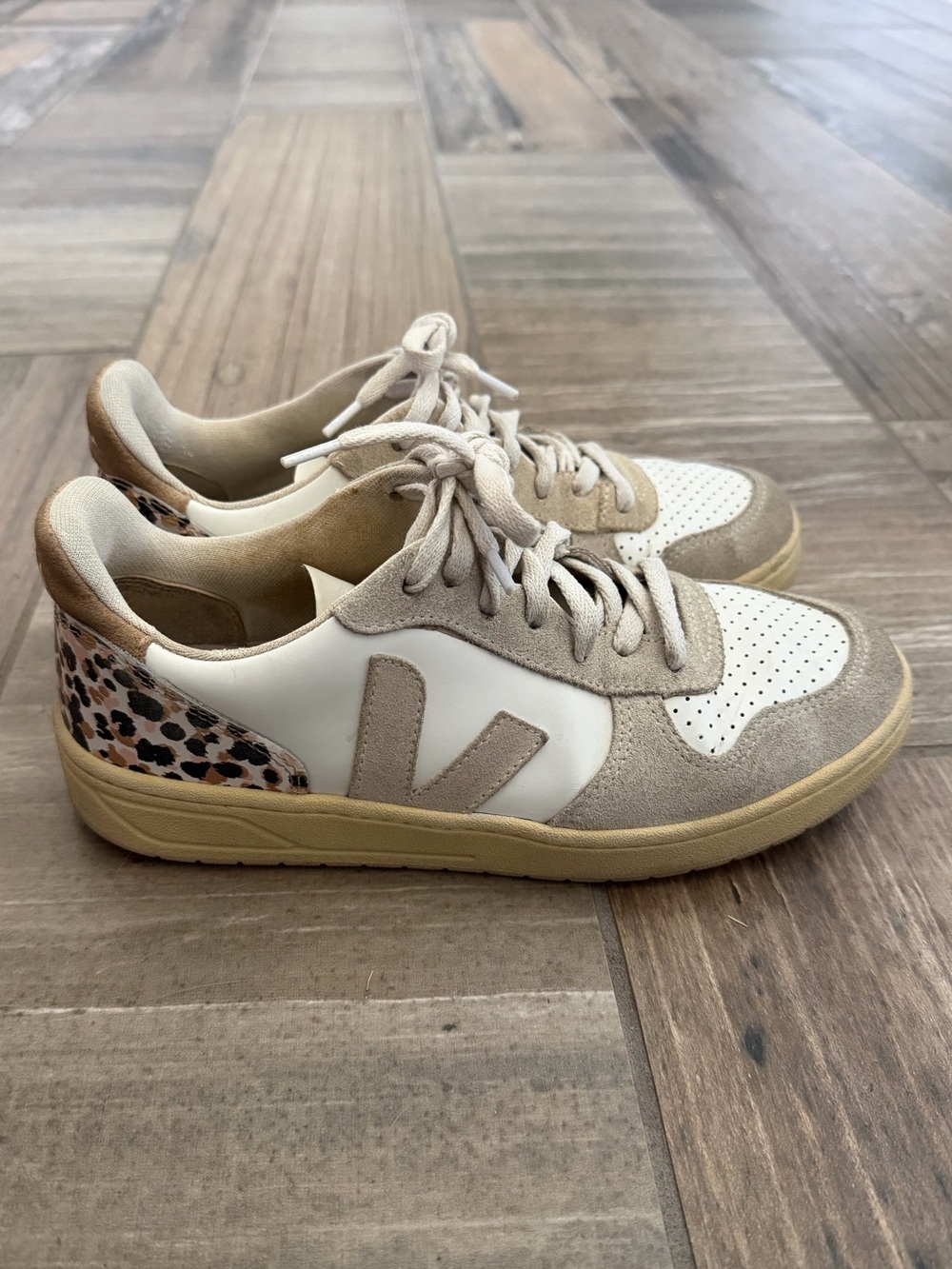 Madewell x Veja V-10 Sneakers in Animal Print Leather size 8 - Picture 5 of 10